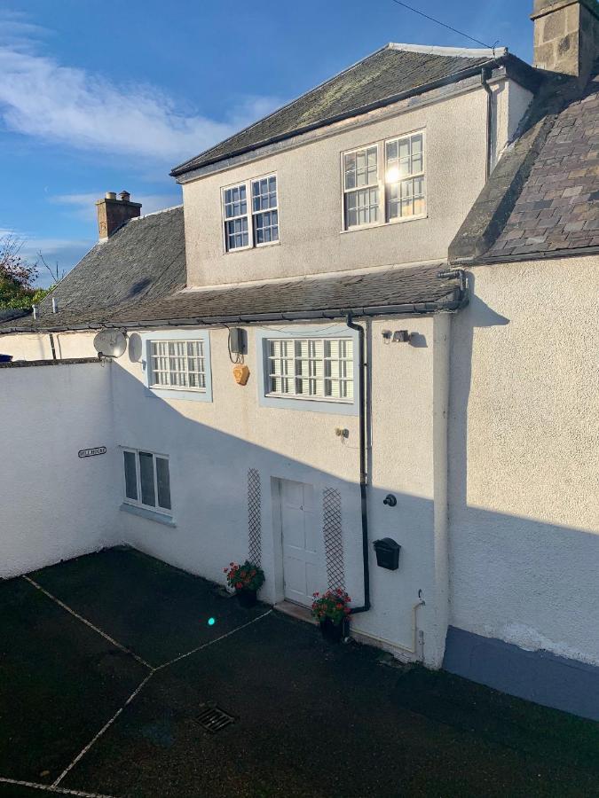Hill House - Mews Town House, In A Quiet Private Close, In The City Centre Of Inverness. Bagian luar foto